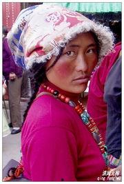 网红吃瓜藏族女孩视频在线观看,揭秘网络红人的真实生活