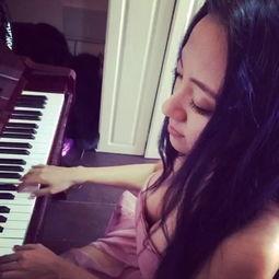 网红弹钢琴果儿吃瓜视频,钢琴与瓜果的跨界演绎