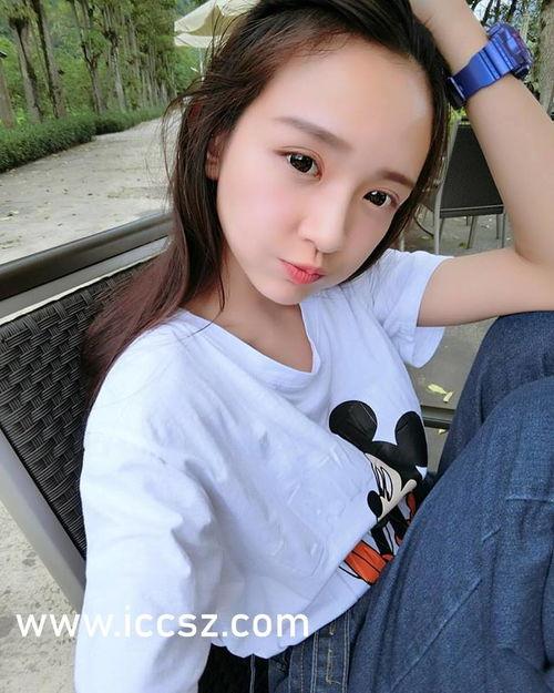 吃大瓜网红女,揭秘网络红人的幕后生活