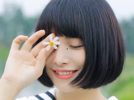 短头发女孩网红吃瓜,揭秘娱乐圈幕后真相