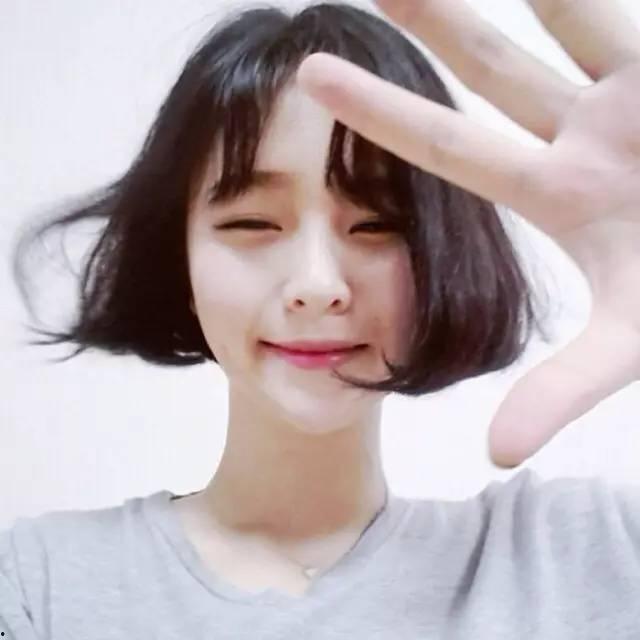 短头发女孩网红吃瓜,揭秘娱乐圈幕后真相