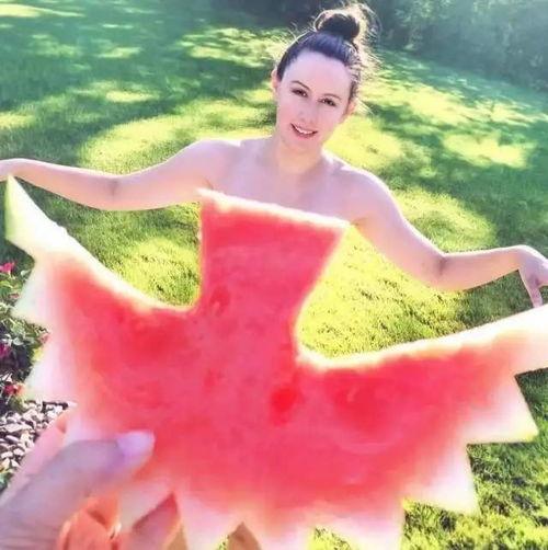 网红明星泡泡吃瓜是谁啊,揭秘网红明星泡泡吃瓜的真实身份