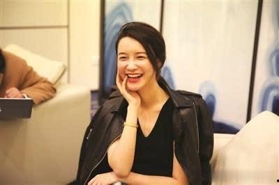 中国网红张大奕吃瓜,揭秘娱乐圈背后的真相